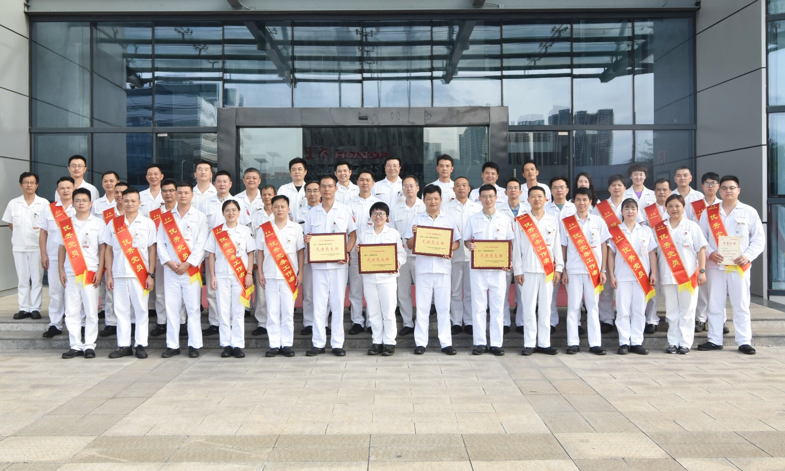 1741945292945 1741945024725