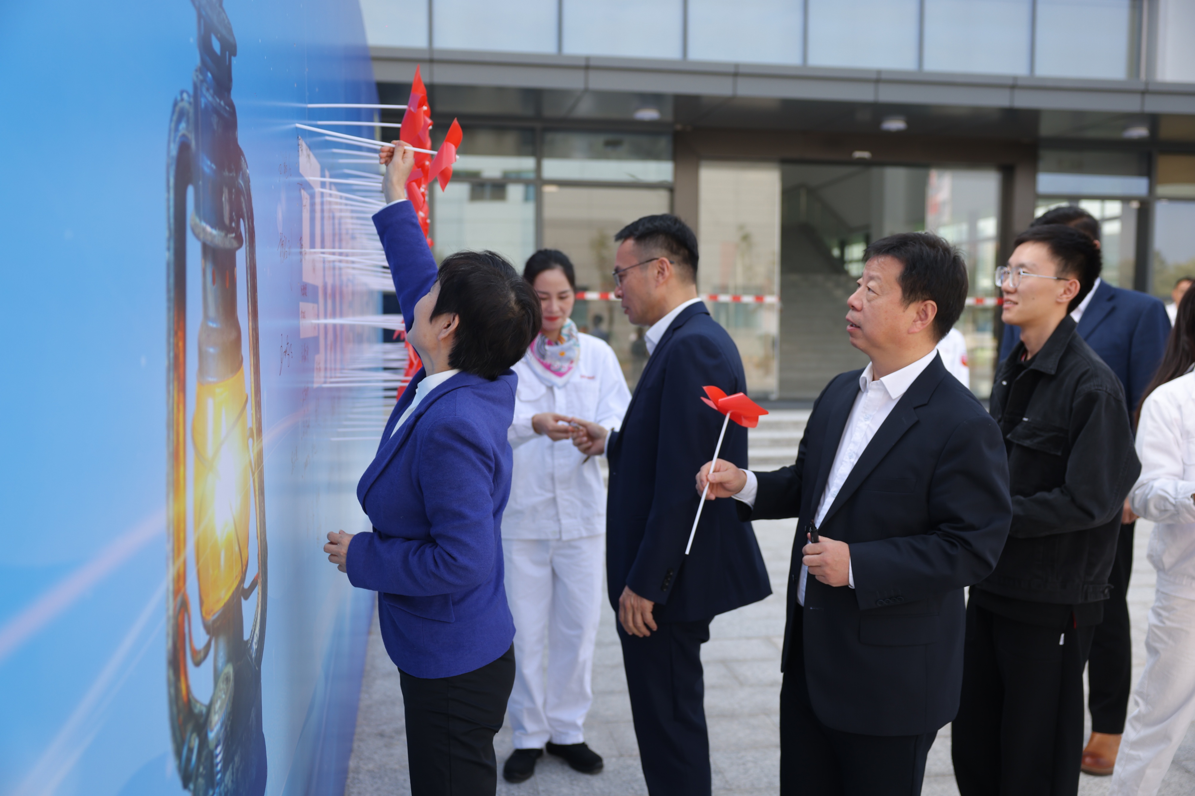 BAI_1194_2751005419-oi3395920391